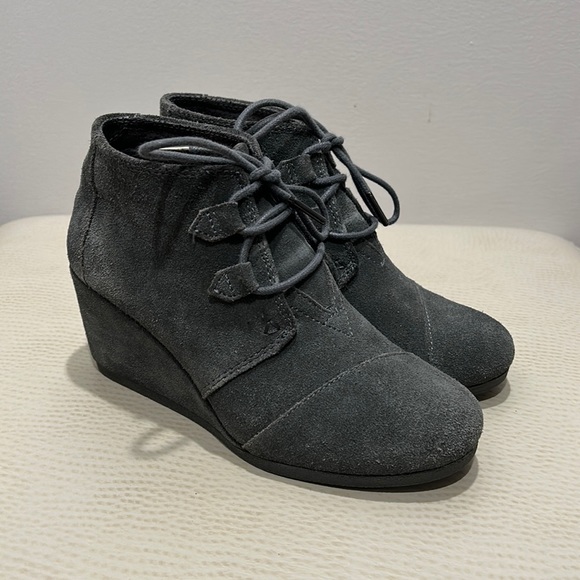 Toms Grey Suede Lace-Up Wedge Heel Ankle Booties - Picture 3 of 12